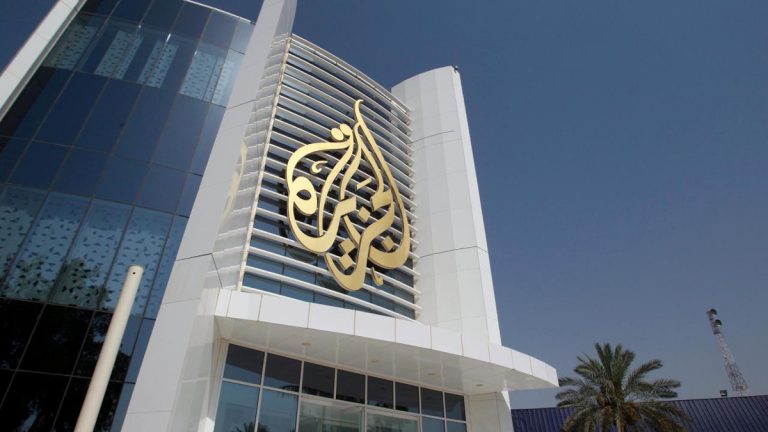 بعد قرار العودة لمصر .. قطر تحتجز "على سالم" احد مؤسسى قناة الجزيرة