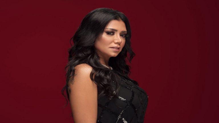 رانيا يوسف تروج لـ "ليلة حب" بالنقاب (فيديو)