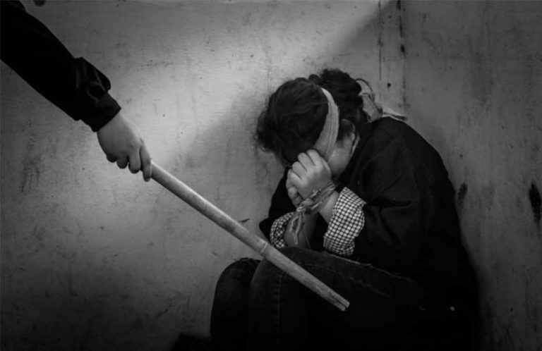 وفاة 3 أطفال أشقاء في ظروف غامضة بأسوان "عليهم آثار تعذيب"
