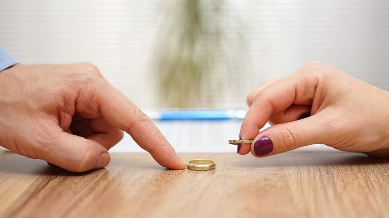 كيفية الحصول على «منحة الزواج» من التأمينات بالقانون.. اعرف الشروط والحالات