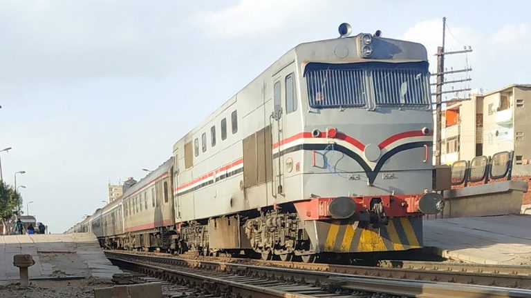 إنتظام حركة القطارات حاليًا على خط القاهرة الإسكندرية بعد السيطرة على العطل الفنى