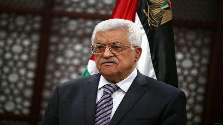 الرئيس الفلسطيني يستقبل وزير الدفاع الإسرائيلي في رام الله