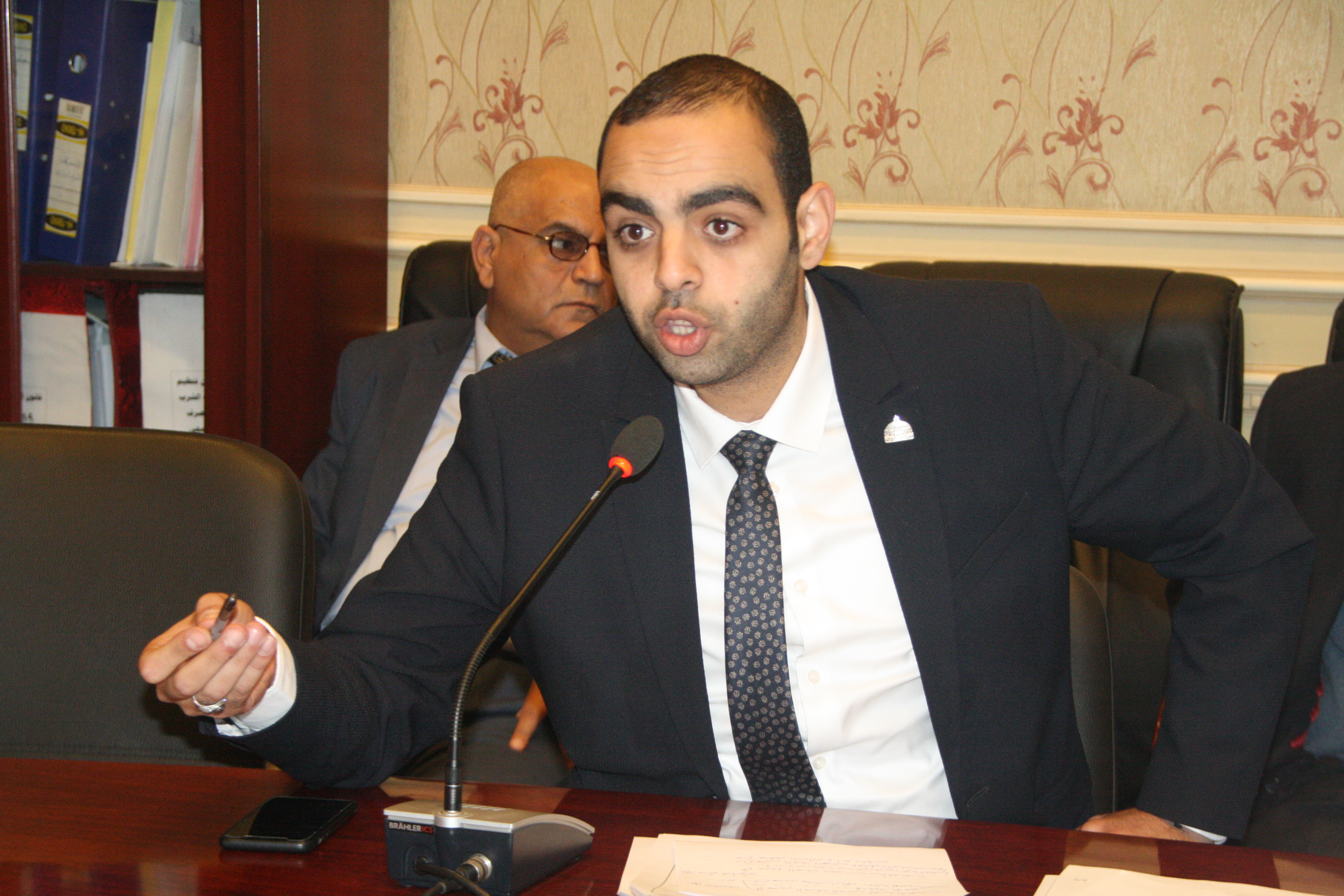 مقترح برلمانى لتفادى التجمعات والازدحام قبل مواعيد حظر التجول
