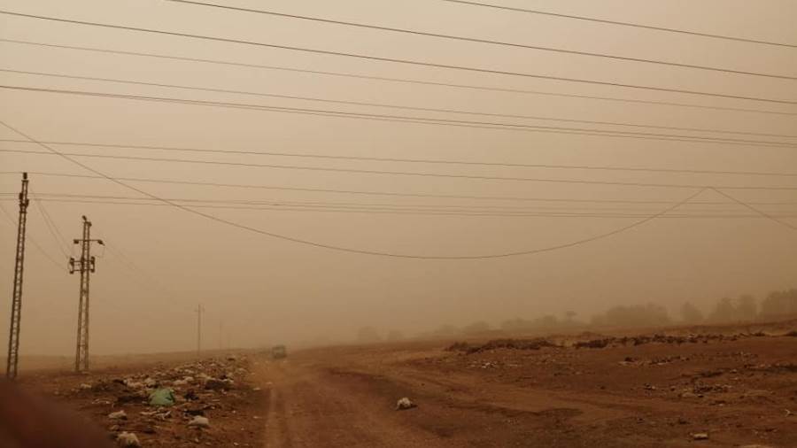 سقوط 36 برج كهرباء بسبب العواصف الترابية في الوادي الجديد