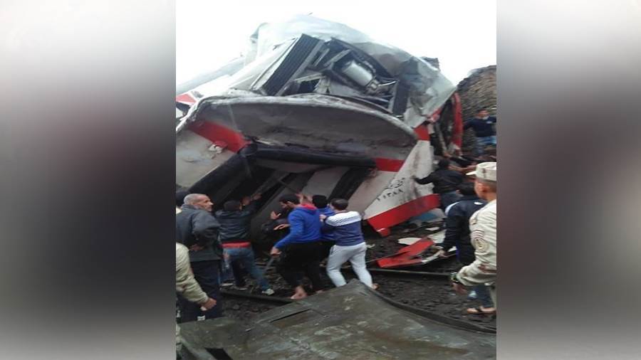 حادث بطريق القاهرة - السويس يسفر عن مصرع سيدة وطفليها وإصابة ابنتها