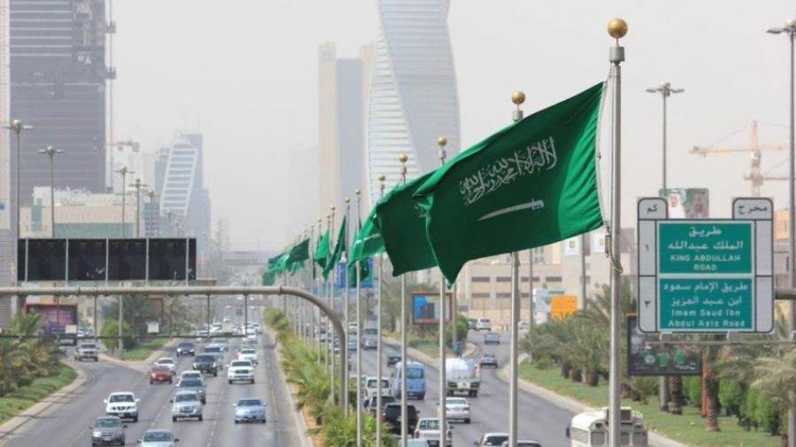 السعودية تقرر إيقاف بدل غلاء المعيشة وترفع قيمة ضريبة القيمة المضافة