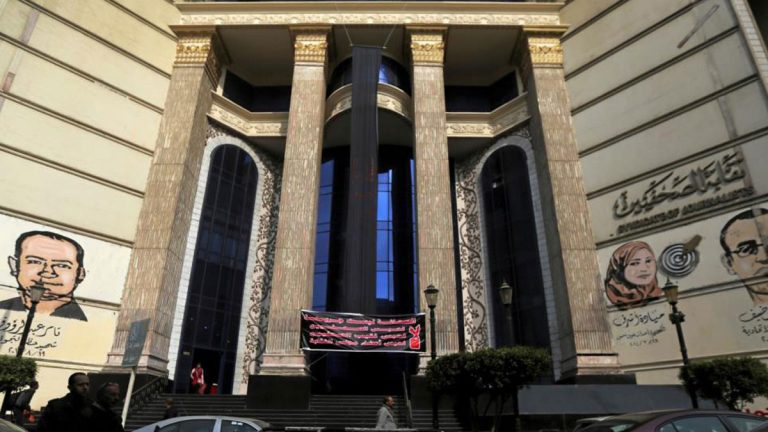 الصحفيين: كل الشكر لـ«الوزراء» والصحة والأطقم الطبية لتعاونهم مع أعضاء النقابة وأسرهم