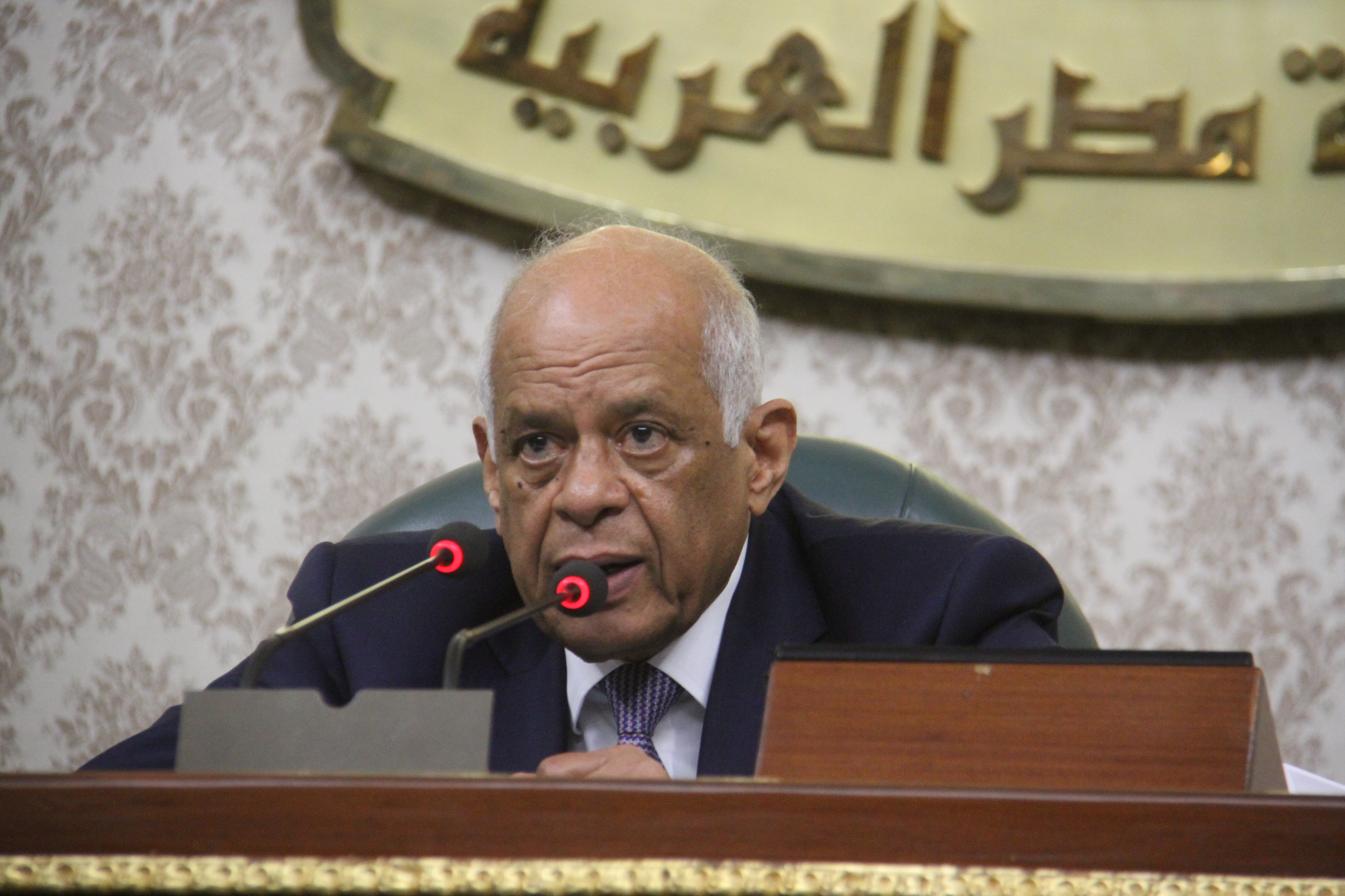البرلمان يقف دقيقة حداد على شهداء بئر العبد