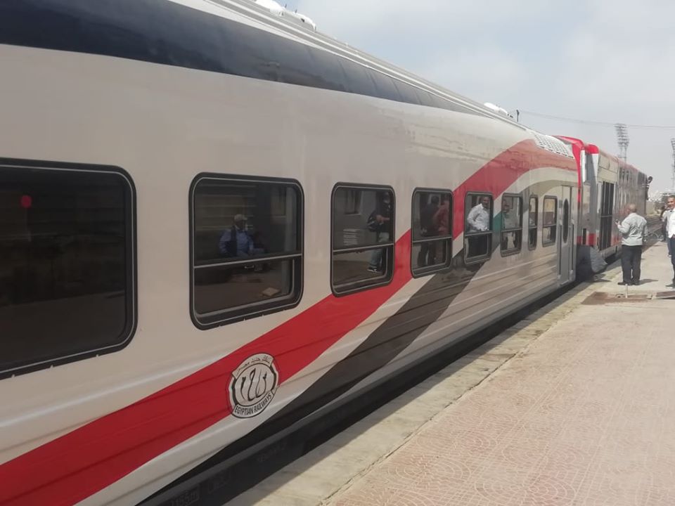 وزير النقل: التشغيل التجريبي للعربة النموذج الواردة  من روسيا.. صور