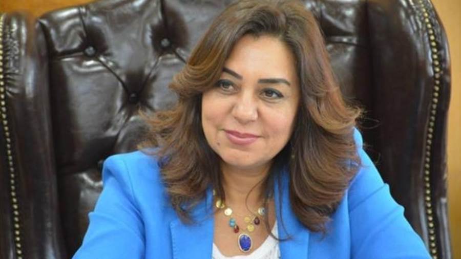 وزيرة التنمية المحلية والبيئة تشهد احتفالية النيابة العامة لتسلم سبائك فضية ووثائق لعدد من الأراضي التي أُخليت من المركبات المتحفظ عليها
