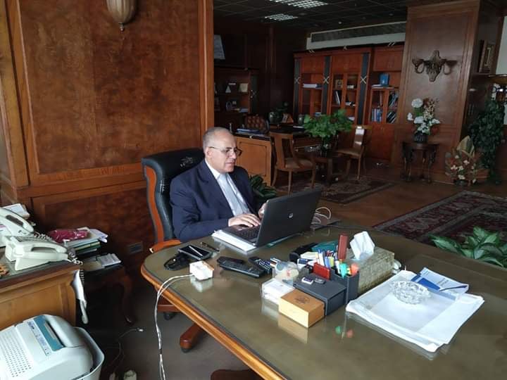 عبر الفيديو كونفرانس.. "عبدالعاطي" يعقد اجتماع مع وكلاء الوزارة بالمحافظات