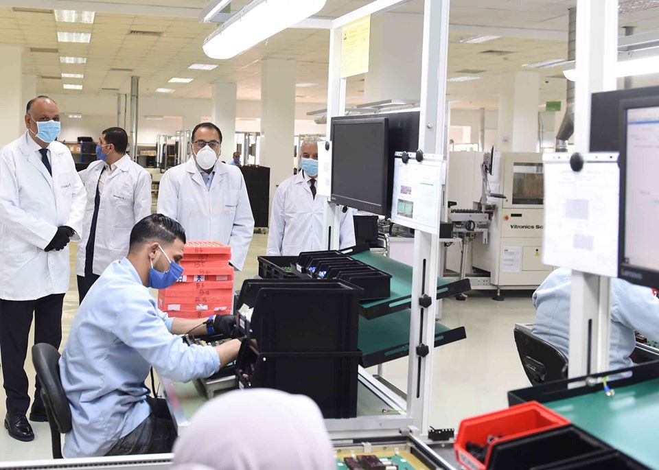 مدبولي يتفقد المنطقة الاستثمارية بالعاشرمن رمضان .. ويخضع للفحوصات الوقائية