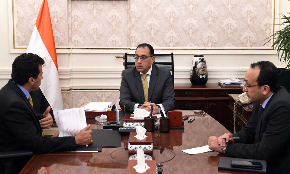 "مدبولي" يبحث مع وزير الرياضة تجهيز بعض المنشآت للعزل الصحي