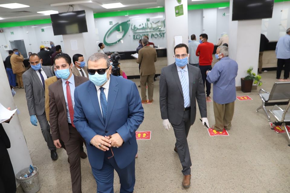 جولة تفقدية لوزير القوى العاملة لمتابعة صرف منحة العمالة غير المنتظمة بمكاتب البريد