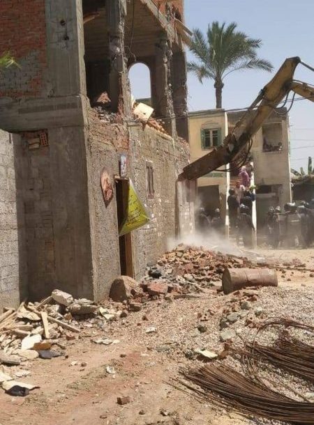 أمن البحيرة : إزالة حالتي تعد لمسجد وكنيسة بأبو المطامير "صور"