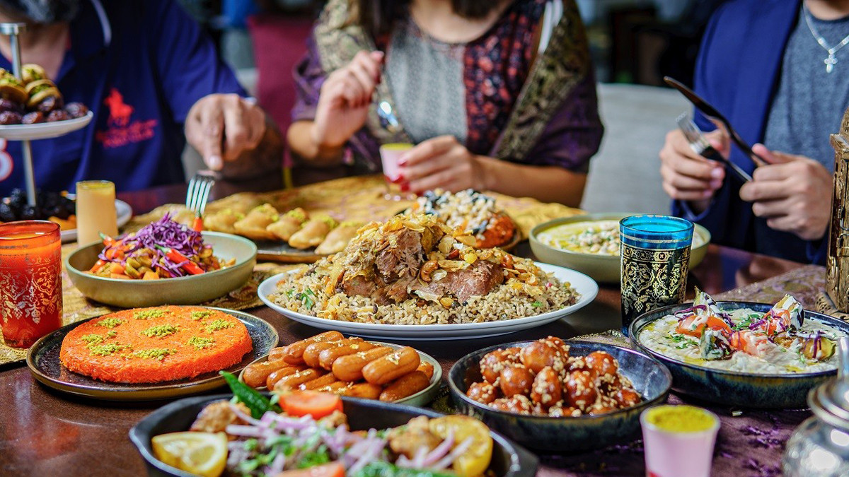 وجبة إفطار تتسبب بإصابة 11 من عائلة واحدة بفيروس كورونا