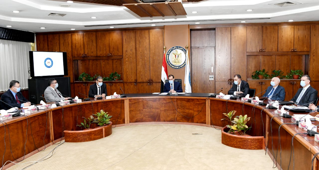 وزير البترول يُقيم برامج عمل الشركات الأعلى إنتاجية للزيت الخام