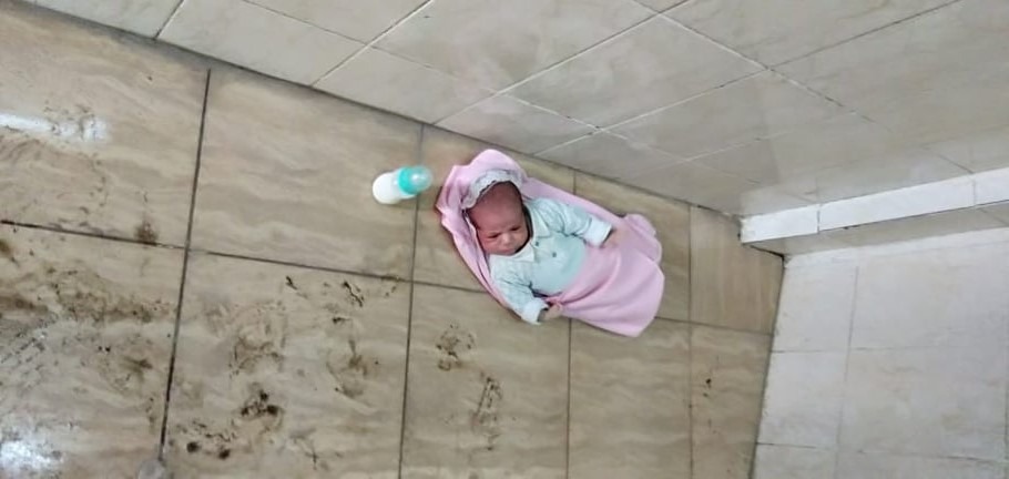 العثور على رضيع بدورة مياه في كفر الشيخ.. والنيابة تصدر قرارًا بشأنه