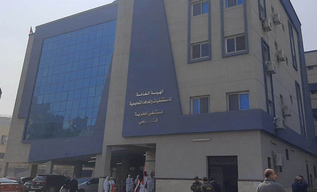 فيديو لمتوفى ملطخ بالدماء يثير غضبا ويطيح بمدير مستشفى المطرية