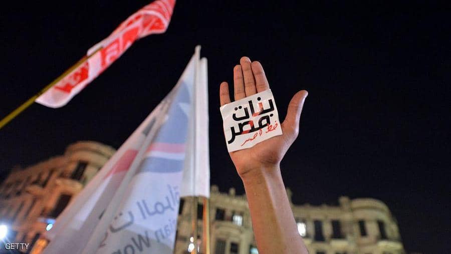 عقوبة التحرش الجنسى:السجن من سنتين لأربع سنوات وغرامة مالية  من 100 إلى 200 ألف جنيه.