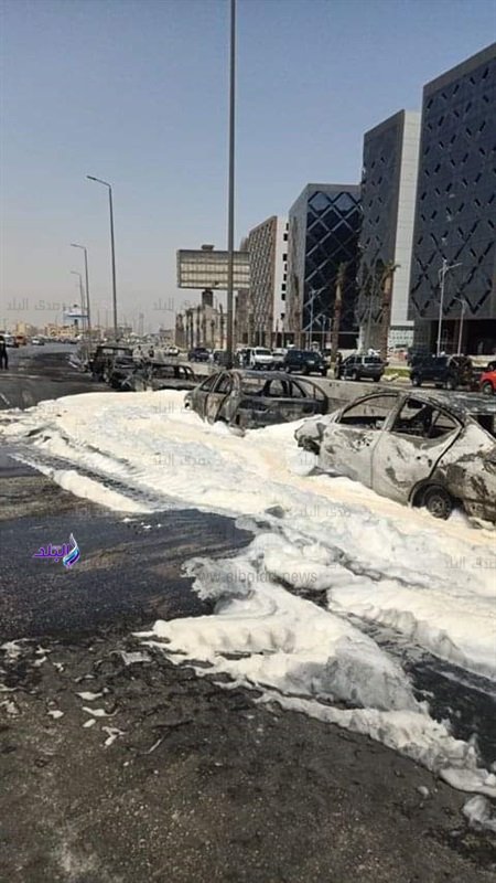 العربيات بقت خردة.. شاهد لحظة رفع حطام حادث انقلاب سيارة مواد بترولية على الدائري
