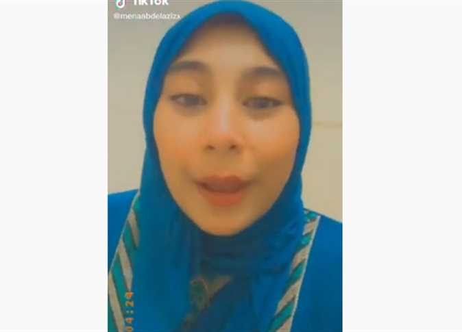 «بصلّي وقلبي مرفرف وطايرة».. منة عبدالعزيز تظهر بالحجاب باكية بعد تأهيلها من الاعتداء الجنسي (فيديو)