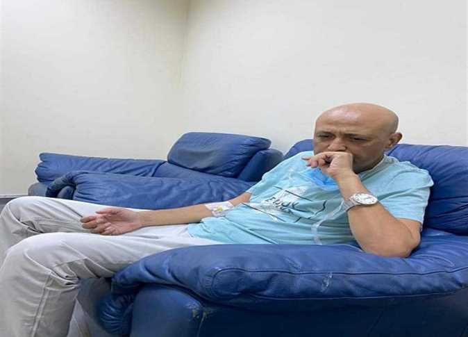 الفنان جمال يوسف يعلن تعافيه من سرطان البلعوم.. ويدخل في نوبة بكاء (فيديو)