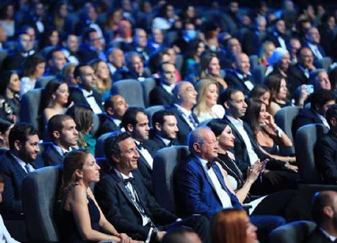 «يجب العزل المنزلي أسبوعين».. طبيب ينصح العائدين من «الجونة» لمواجهة كورونا