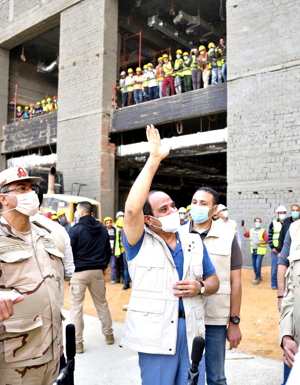 السيسي يطمأن على تعويض السكان المزاله منازلهم لاقامه المحاور والطرق