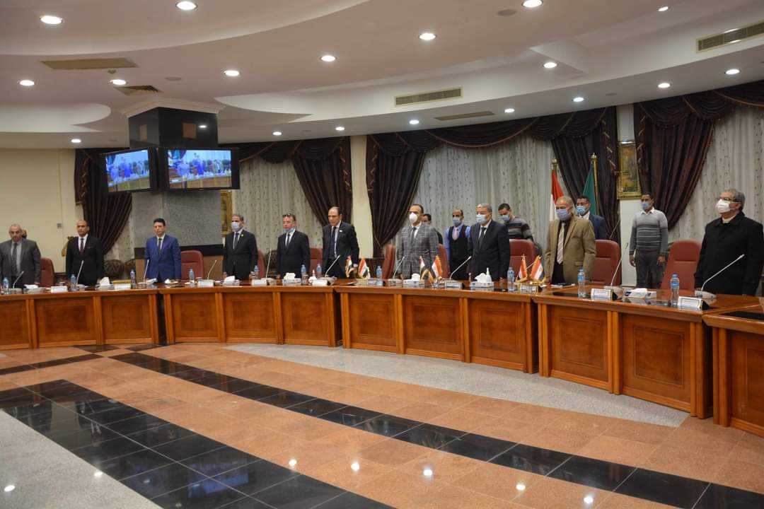 محافظ المنيا يهنئ أعضاء مجلسي النواب والشيوخ بثقة الشعب في اولي اجتماعاته بهم