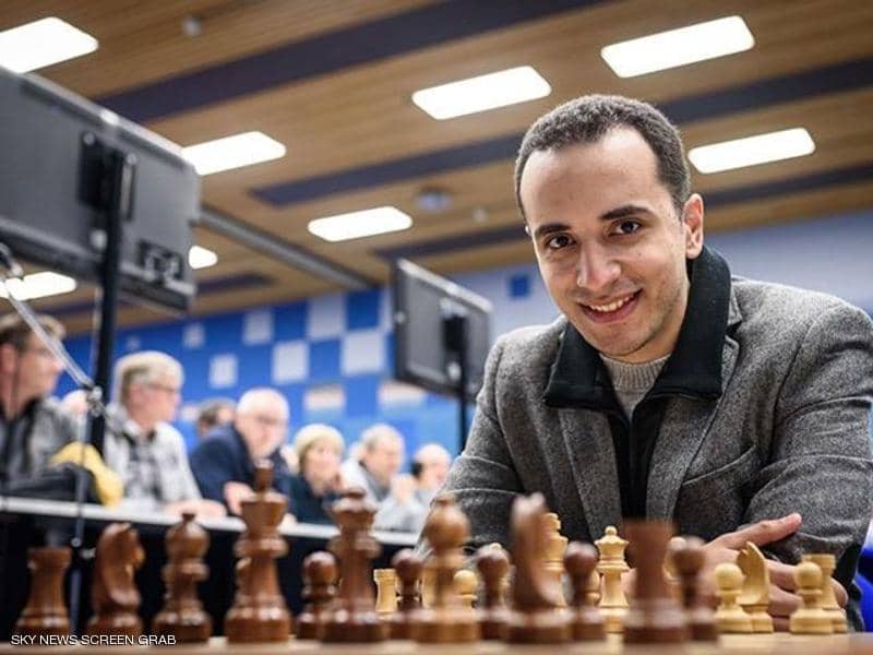 طبيب مصري تربع على عرش الشطرنج ويلعب لثلاث أندية أوروبية