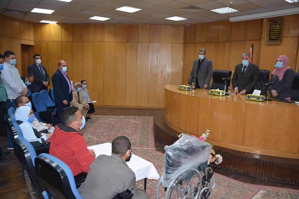 محافظ المنيا يشيد بالقائمين على المنظومة لسرعة الاستجابة لشكاوى المواطنين