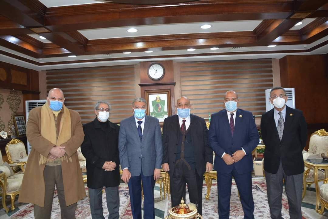 محافظ المنيا يلتقى مع أعضاء مجلس الشيوخ