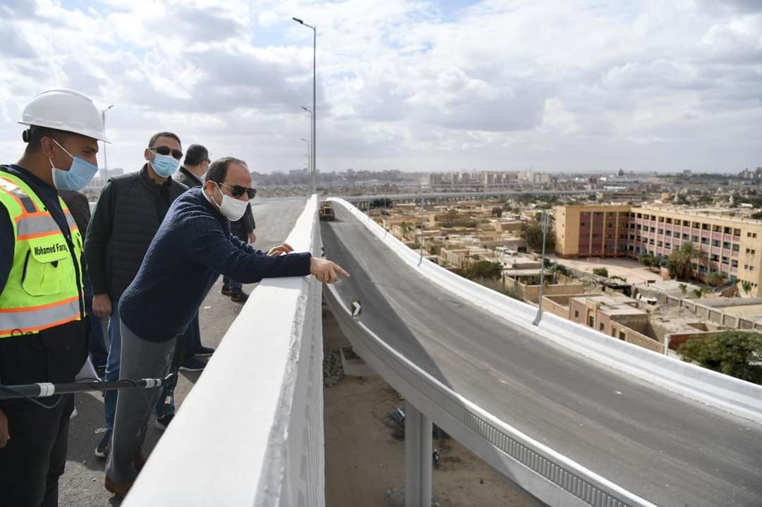 الرئيس السيسي يتفقد عدد من مشروعات تطوير القاهرة الكبري وماتتضمنه من شبكة طرق ومحاور وكباري جديدة