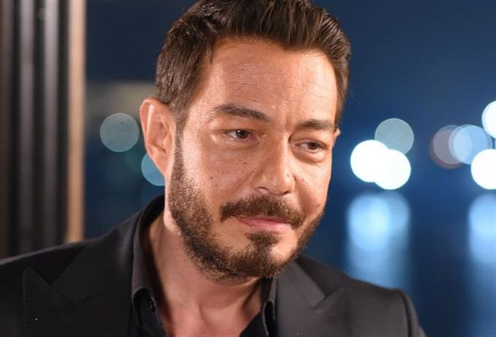 أحمد زاهر: لا يوجد ممثل يستحق لقب "نمبر وان".. وقررت الحصول على إجازة في رمضان