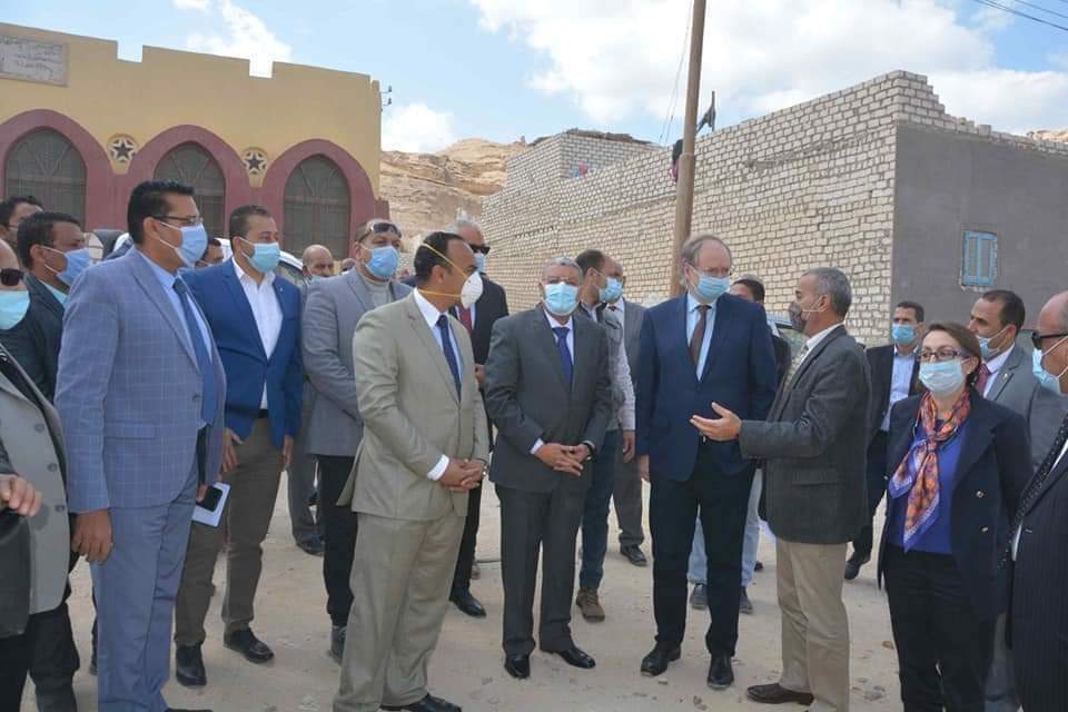 محافظ المنيا، يستقبل سفير الاتحاد الأوروبي، ويتفقد عددا من المشروعات بمركز سمالوط