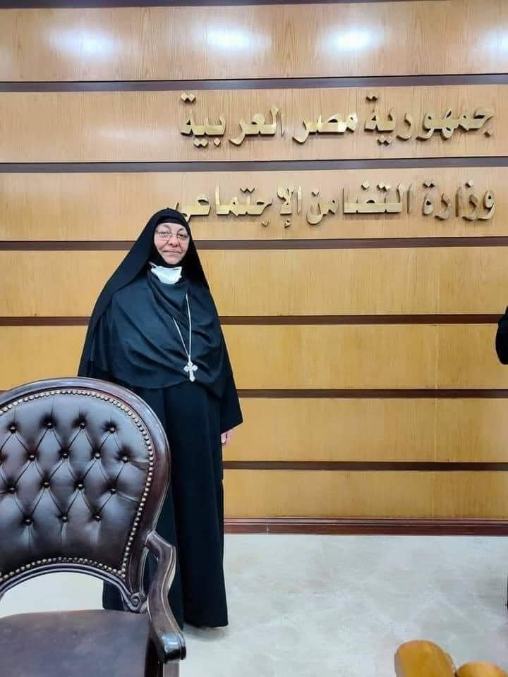 من هى "الأم خاريس" التى فازت بلقب الأم المثالية البديلة على مستوى الجمهورية