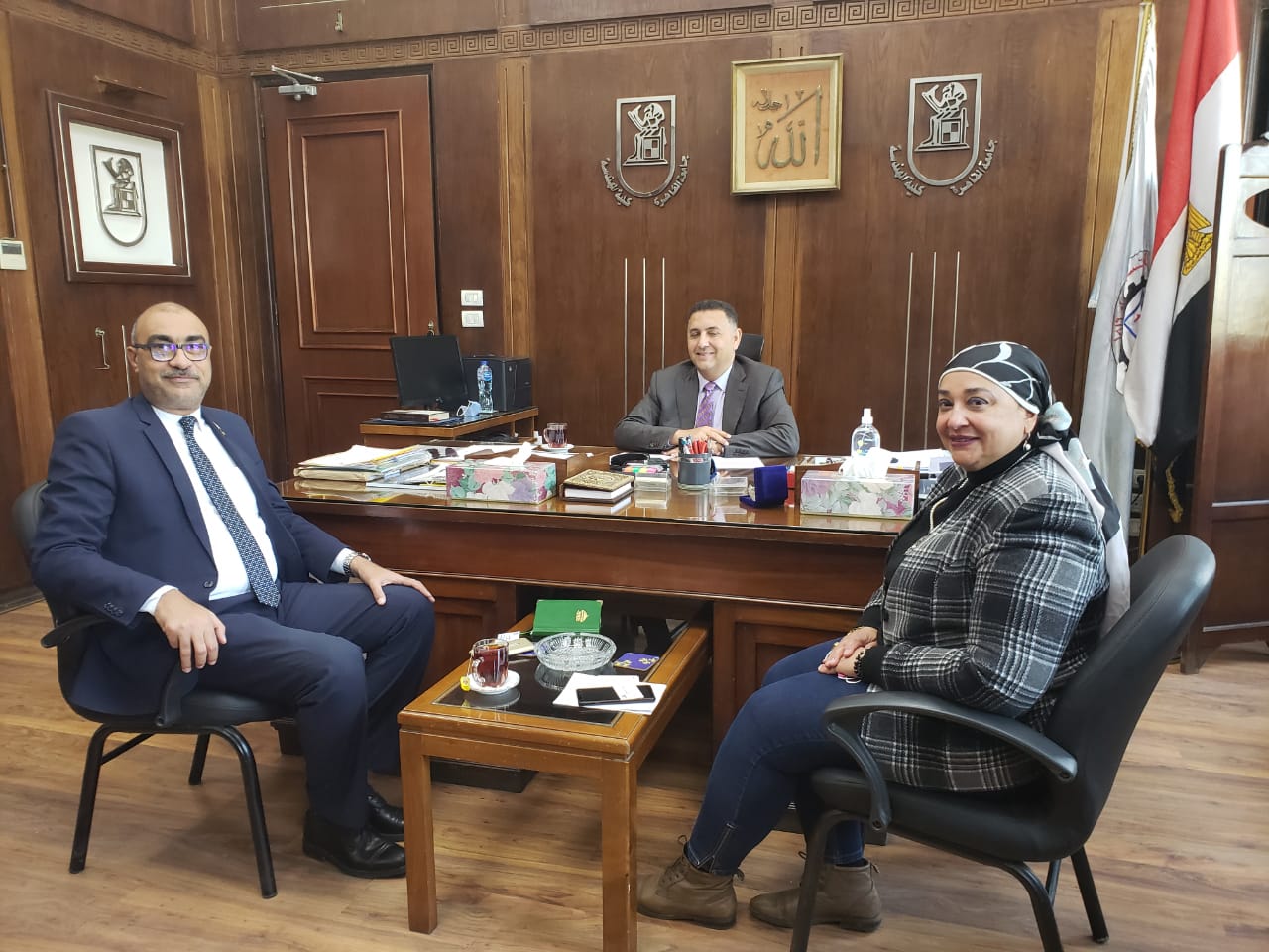 المهندس إيهاب منصور يُهني كلية الهندسة بحصولها علي شهادة الأيزو في مجالات الإدارة والبيئة والسلامة والصحة المهنية