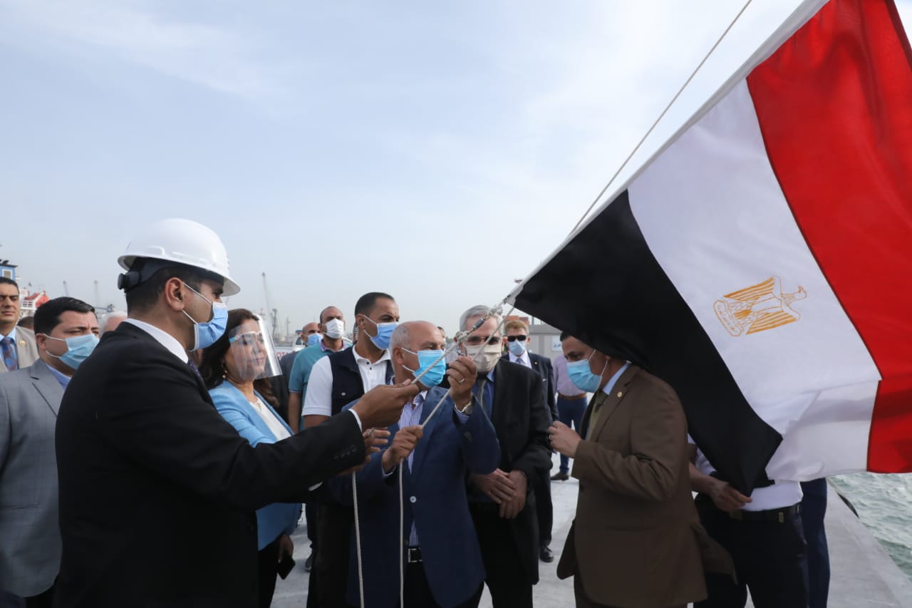 وزير النقل يتابع المشروعات الجاري تنفيذها بميناء دمياط