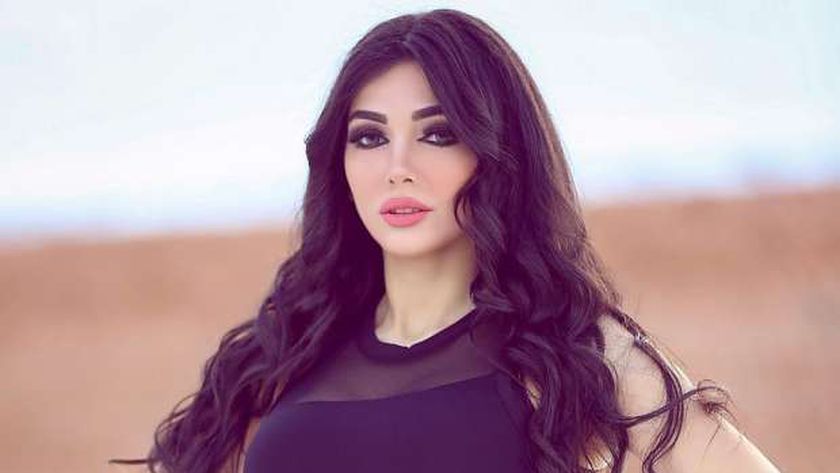 الفنانة قمر اللبنانية ترد على متابعيها " أنا سينجل مازر" بعد اعلان حملها