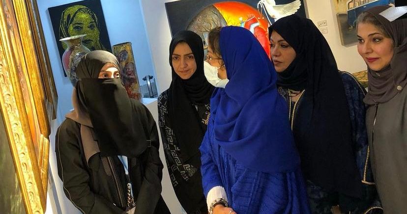 امتداداً لفعاليات المها إقامة معرض التشكيلية السعودية رؤى منصوري بمدينة جدة