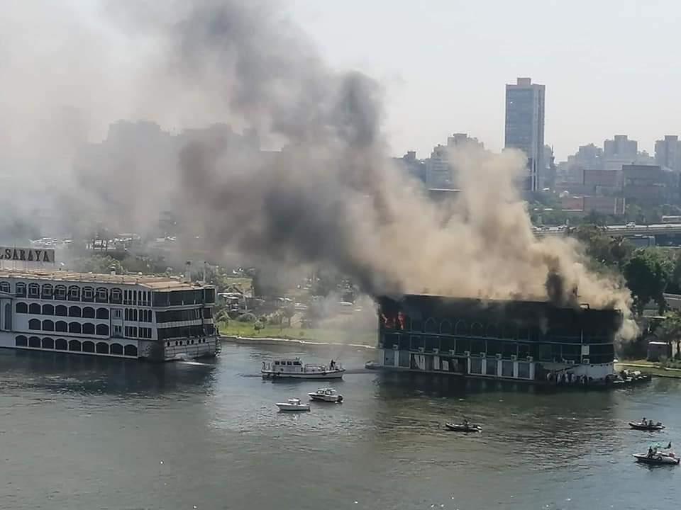 حريق هائل داخل باخرة نيلية بمنطقة الزمالك