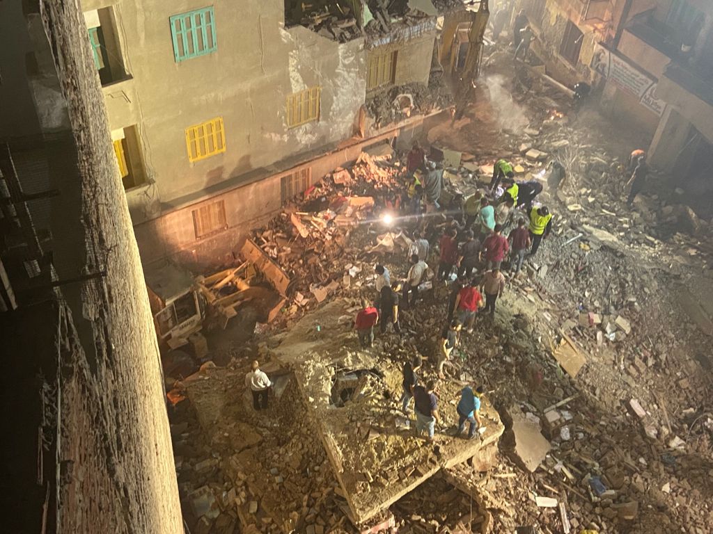 إنهيار عقار البحيرة يودى بحياه أربع أشخاص