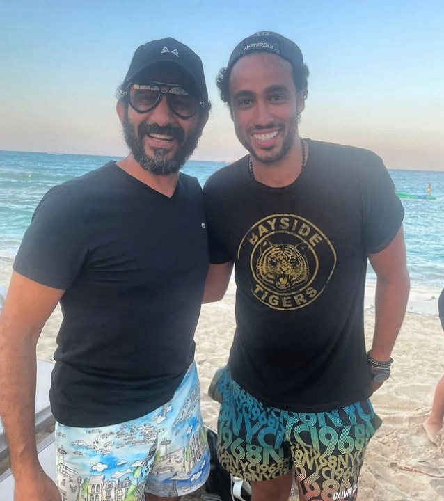 رامى عاشور فى صورة جديدة مع أحمد حلمى: "نقفل الصيف بالراجل الجميل ده
