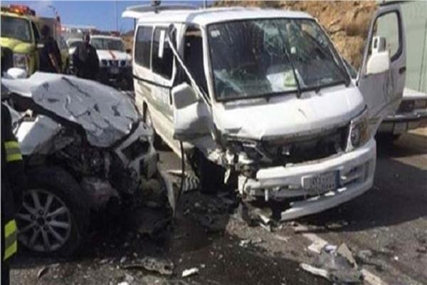 مصرع شخصين وإصابة 12 في انقلاب «ميكروباص» بالداخلة