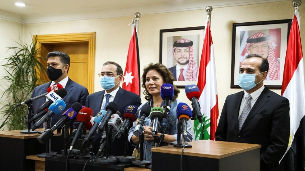 "الملا"  يتوقع ضخ الغاز إلى لبنان قريبا