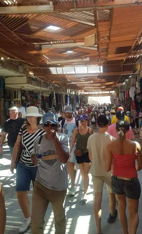 إقبال كبير من الأفواج السياحية على معبد الملكة حتشبسوت غرب الأقصر