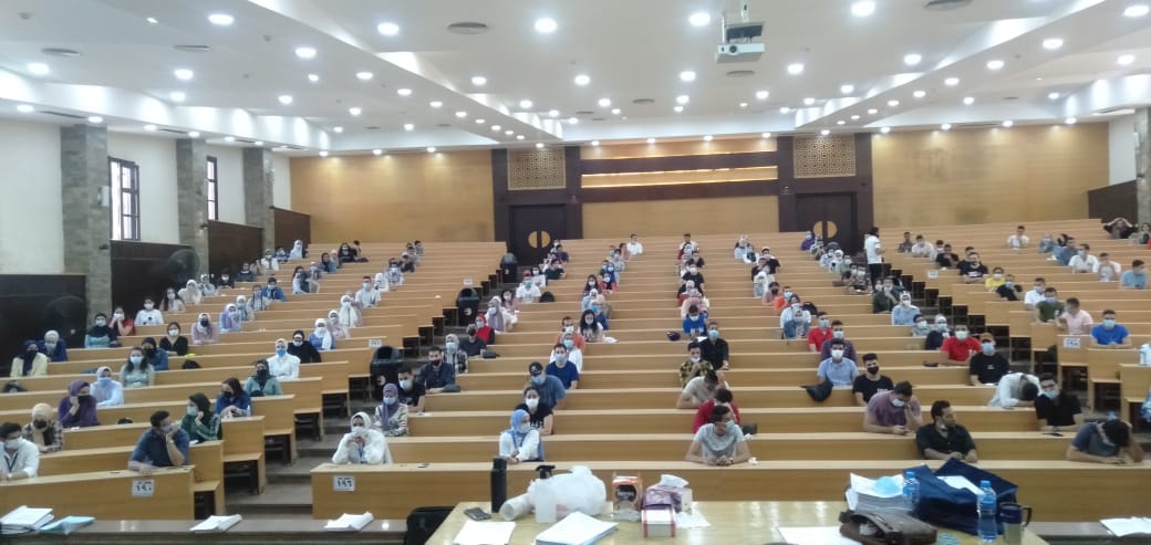 ٣٣٨ طالب وطالبة يؤدون امتحان تحديد المستوى دورة اللغة الانجليزية المجانية بتجارة عين شمس بالتعاون مع الجامعة الاميريكية AUC