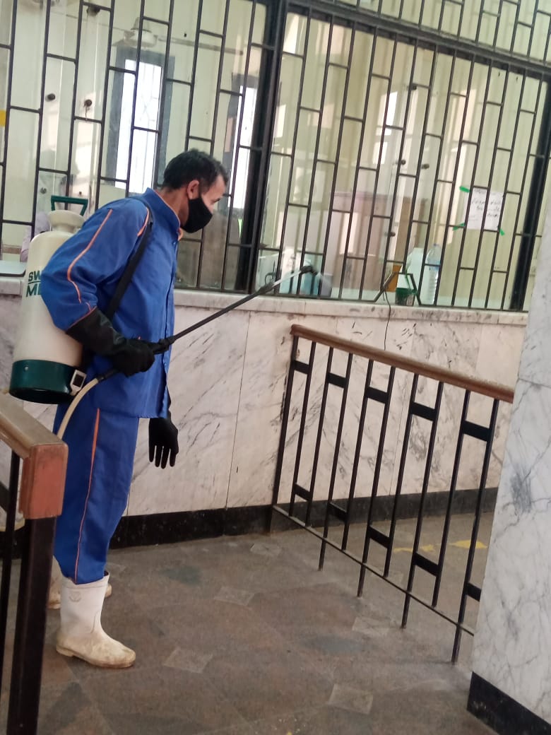 "عبد الهادى "إستمرار التعقيم لمحطات ولقطارات بالخط الأول والثاني على مدار اليوم