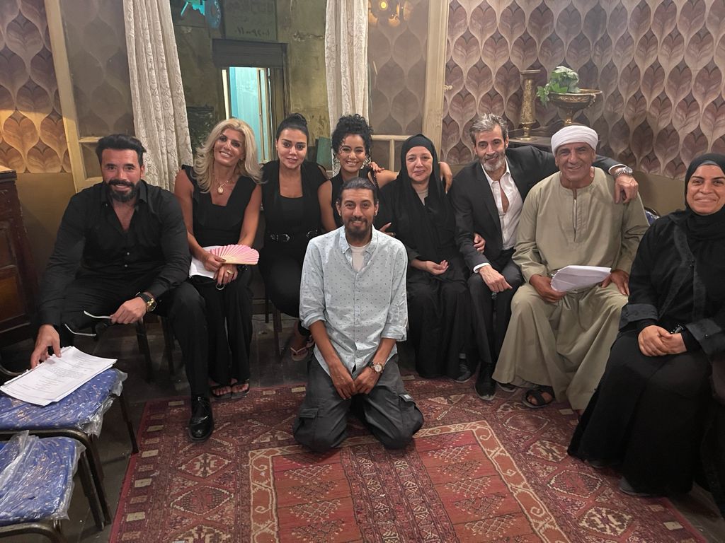 أسرة مسلسل "المماليك" فى دار أيتام بمنطقة المعادى